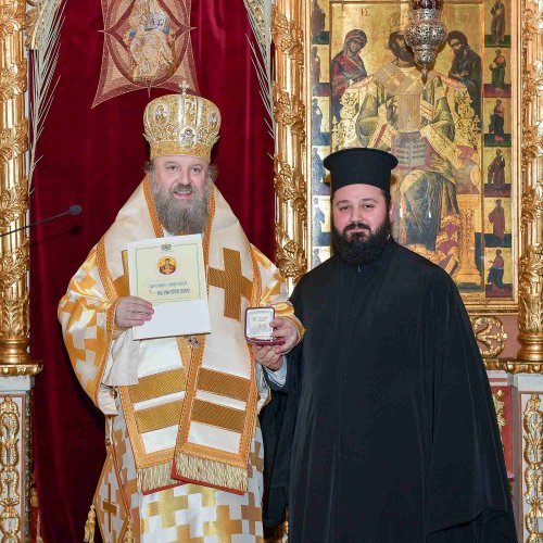 Sfântul Ierarh Grigorie Teologul, cinstit în București Poza 242567