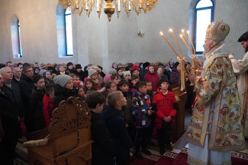 Sfântul Ierarh Grigorie Teologul sărbătorit în biserica gălățeană închinată lui Poza 242654