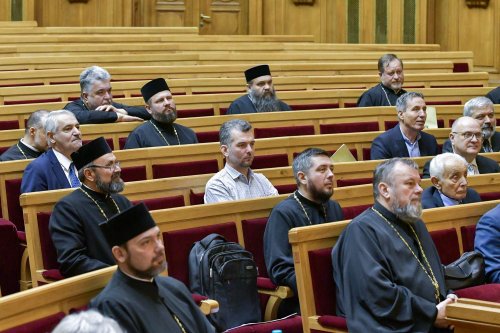 Adunarea eparhială a Arhiepiscopiei Bucureștilor în şedinţă anuală de lucru Poza 242840