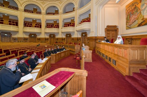Adunarea eparhială a Arhiepiscopiei Bucureștilor în şedinţă anuală de lucru Poza 242844