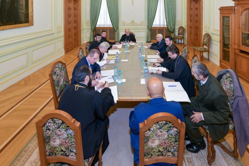 Adunarea eparhială a Arhiepiscopiei Bucureștilor în şedinţă anuală de lucru Poza 242847
