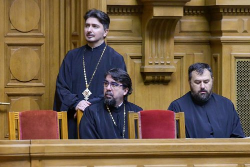 Adunarea eparhială a Arhiepiscopiei Bucureștilor în şedinţă anuală de lucru Poza 242851