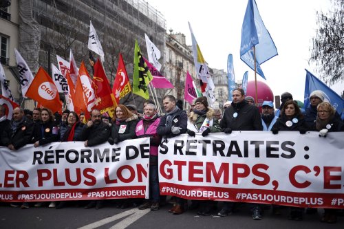 Francezii vor ieși la pensie la 64 de ani Poza 242903