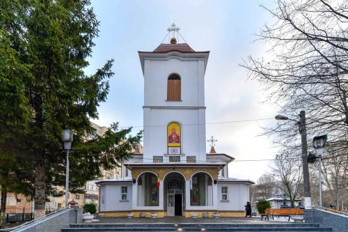 Înnoirea iconostasului Bisericii „Sfântul Vasile” din Ploiești Poza 243169