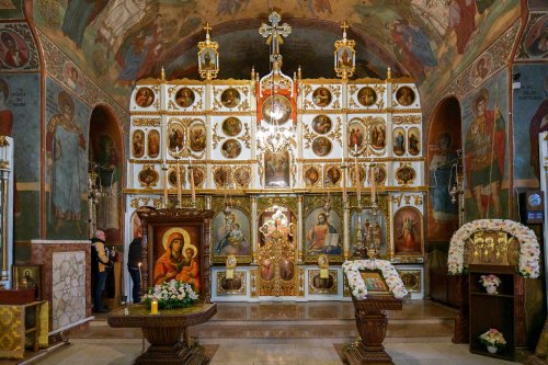 Înnoirea iconostasului Bisericii „Sfântul Vasile” din Ploiești Poza 243170