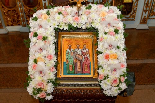 Înnoirea iconostasului Bisericii „Sfântul Vasile” din Ploiești Poza 243171