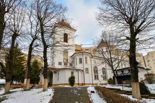 Înnoirea iconostasului Bisericii „Sfântul Vasile” din Ploiești Poza 243172