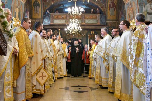 Înnoirea iconostasului Bisericii „Sfântul Vasile” din Ploiești Poza 243176