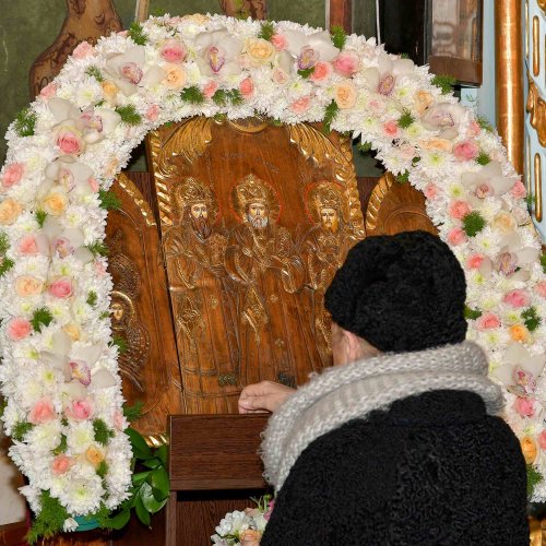 Înnoirea iconostasului Bisericii „Sfântul Vasile” din Ploiești Poza 243177