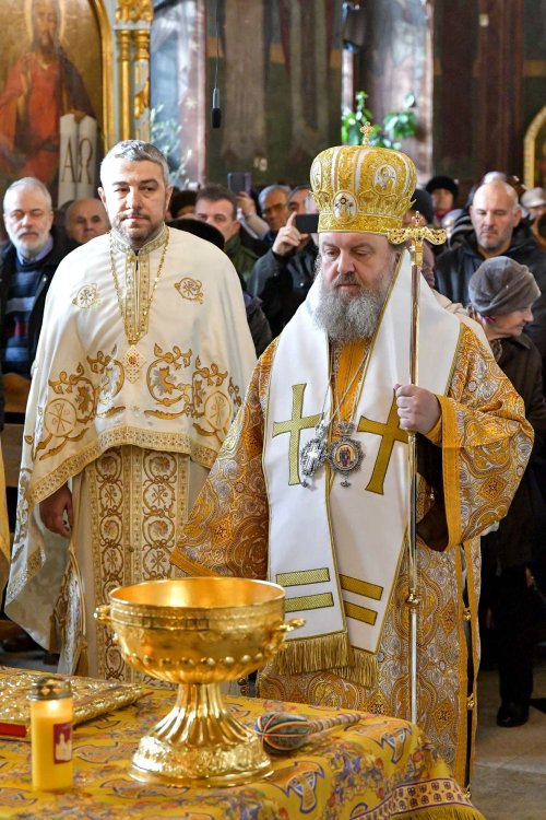 Înnoirea iconostasului Bisericii „Sfântul Vasile” din Ploiești Poza 243182