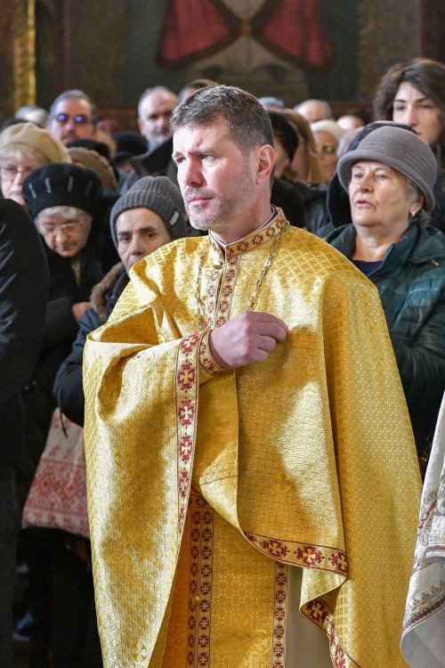 Înnoirea iconostasului Bisericii „Sfântul Vasile” din Ploiești Poza 243184