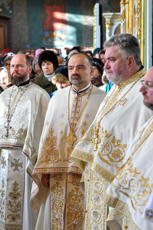 Înnoirea iconostasului Bisericii „Sfântul Vasile” din Ploiești Poza 243193