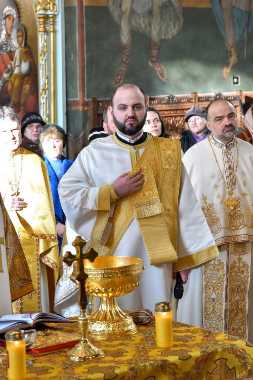 Înnoirea iconostasului Bisericii „Sfântul Vasile” din Ploiești Poza 243194