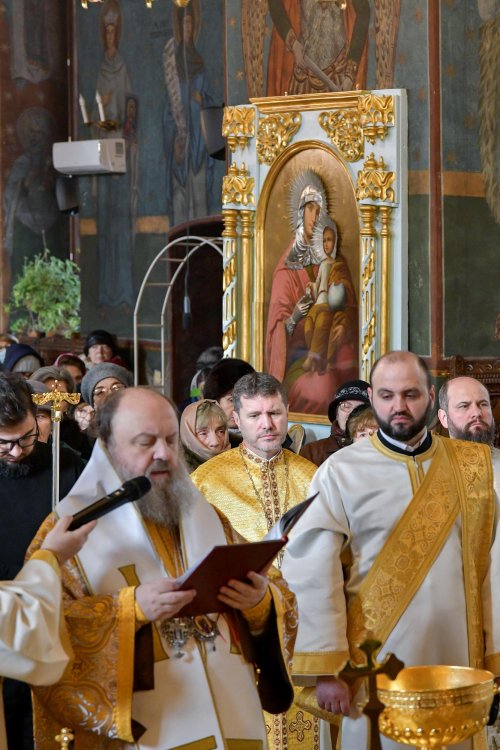 Înnoirea iconostasului Bisericii „Sfântul Vasile” din Ploiești Poza 243200