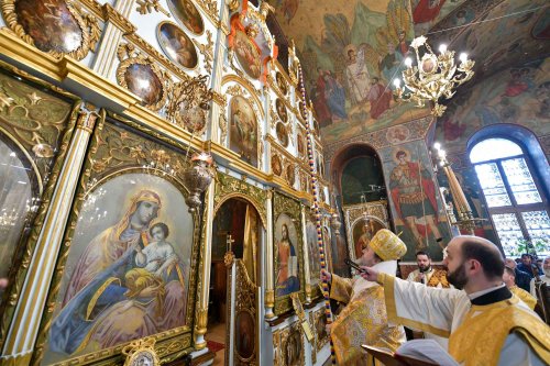 Înnoirea iconostasului Bisericii „Sfântul Vasile” din Ploiești Poza 243201