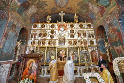 Înnoirea iconostasului Bisericii „Sfântul Vasile” din Ploiești Poza 243202