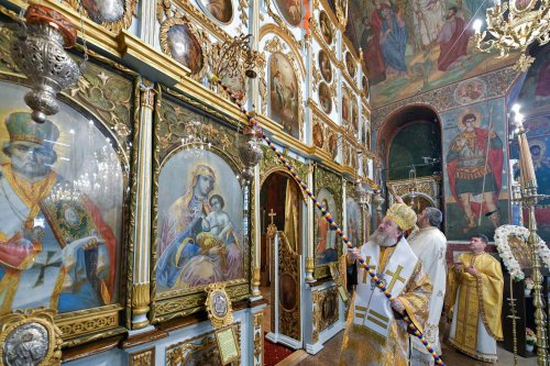 Înnoirea iconostasului Bisericii „Sfântul Vasile” din Ploiești Poza 243203