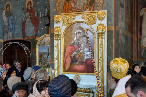 Înnoirea iconostasului Bisericii „Sfântul Vasile” din Ploiești Poza 243204