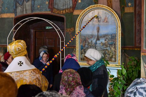 Înnoirea iconostasului Bisericii „Sfântul Vasile” din Ploiești Poza 243205