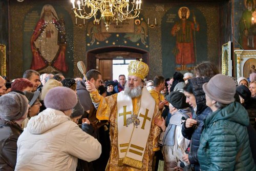 Înnoirea iconostasului Bisericii „Sfântul Vasile” din Ploiești Poza 243207