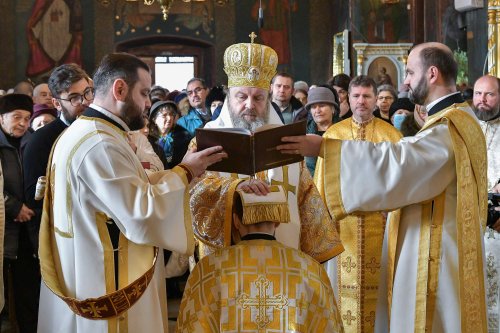 Înnoirea iconostasului Bisericii „Sfântul Vasile” din Ploiești Poza 243208