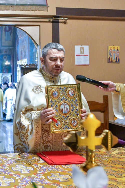 Înnoirea iconostasului Bisericii „Sfântul Vasile” din Ploiești Poza 243209
