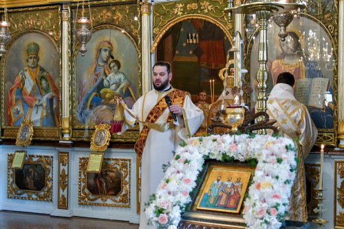 Înnoirea iconostasului Bisericii „Sfântul Vasile” din Ploiești Poza 243212