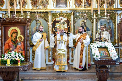Înnoirea iconostasului Bisericii „Sfântul Vasile” din Ploiești Poza 243214