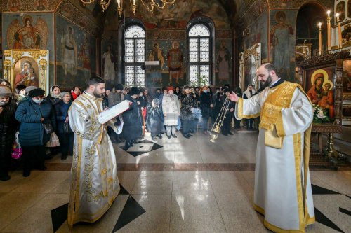 Înnoirea iconostasului Bisericii „Sfântul Vasile” din Ploiești Poza 243217