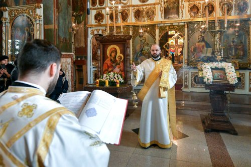Înnoirea iconostasului Bisericii „Sfântul Vasile” din Ploiești Poza 243218