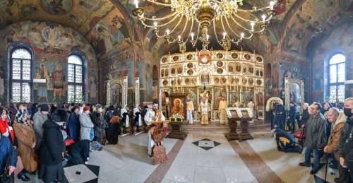 Înnoirea iconostasului Bisericii „Sfântul Vasile” din Ploiești Poza 243220