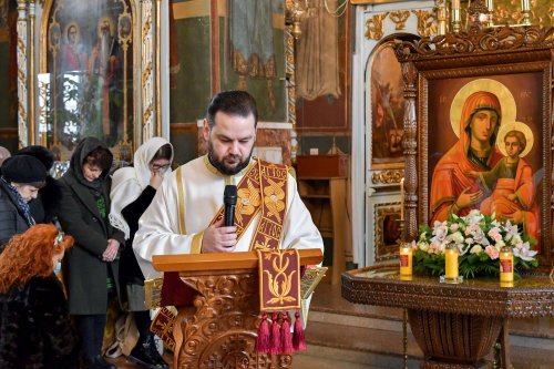 Înnoirea iconostasului Bisericii „Sfântul Vasile” din Ploiești Poza 243221