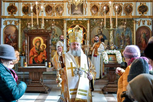 Înnoirea iconostasului Bisericii „Sfântul Vasile” din Ploiești Poza 243222