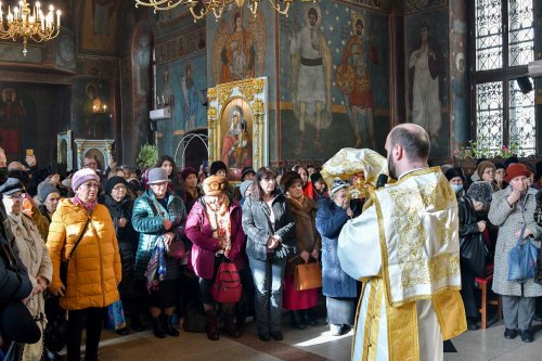 Înnoirea iconostasului Bisericii „Sfântul Vasile” din Ploiești Poza 243223