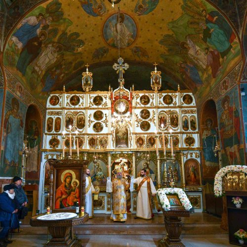 Înnoirea iconostasului Bisericii „Sfântul Vasile” din Ploiești Poza 243226