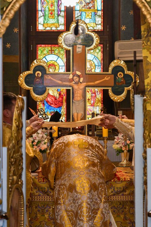 Înnoirea iconostasului Bisericii „Sfântul Vasile” din Ploiești Poza 243227