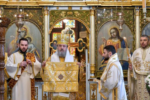 Înnoirea iconostasului Bisericii „Sfântul Vasile” din Ploiești Poza 243228