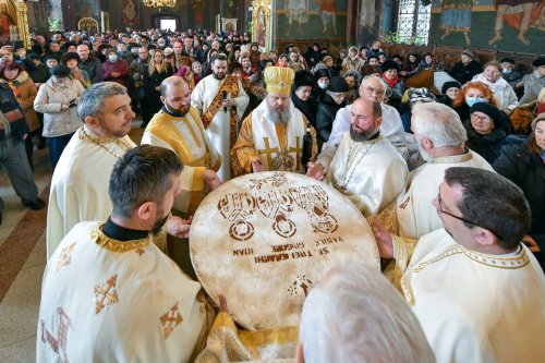 Înnoirea iconostasului Bisericii „Sfântul Vasile” din Ploiești Poza 243234
