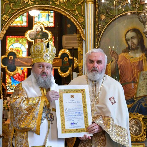 Înnoirea iconostasului Bisericii „Sfântul Vasile” din Ploiești Poza 243237