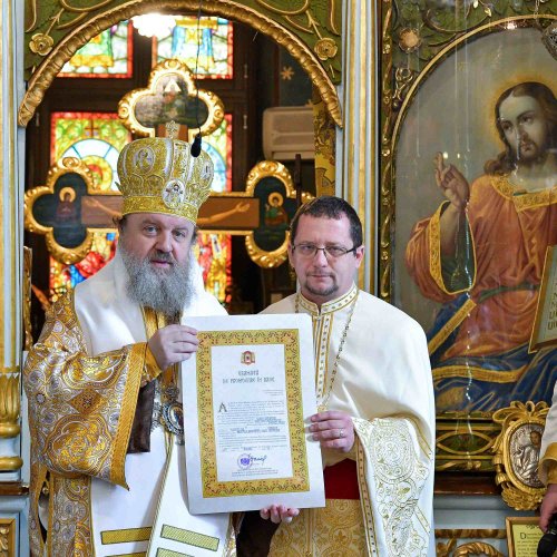 Înnoirea iconostasului Bisericii „Sfântul Vasile” din Ploiești Poza 243240