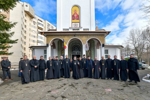 Înnoirea iconostasului Bisericii „Sfântul Vasile” din Ploiești Poza 243241