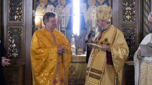Liturghie arhierească în Biserica „Sfinții Trei Ierarhi” din Brașov Poza 242977