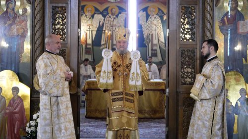 Liturghie arhierească în Biserica „Sfinții Trei Ierarhi” din Brașov Poza 242985