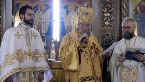 Liturghie arhierească în Biserica „Sfinții Trei Ierarhi” din Brașov Poza 242986