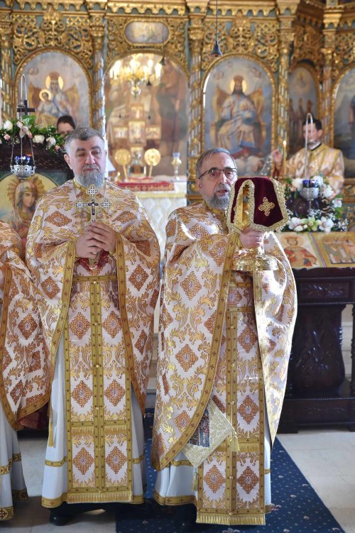 Sfinții Trei Ierarhi cinstiți la Facultatea „Justinian Patriarhul” Poza 243046