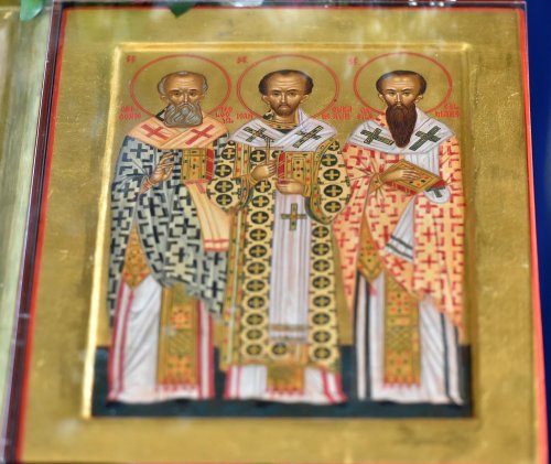 Sfinții Trei Ierarhi cinstiți la Facultatea „Justinian Patriarhul” Poza 243059