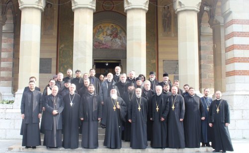 Studenții teologi din Craiova și‑au cinstit ocrotitorii Poza 243342