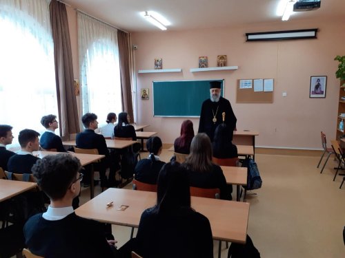 Vizită arhierească la Seminarul Teologic Ortodox „Sfântul Simion Ștefan” din Alba Iulia Poza 243482