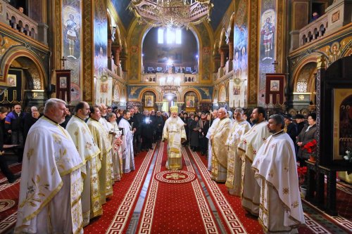 Slujire arhierească la catedrala ortodoxă din Turda Poza 243636