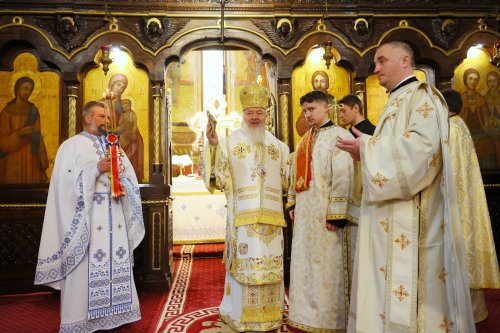 Slujire arhierească la catedrala ortodoxă din Turda Poza 243638
